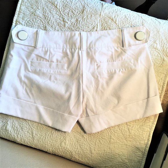 DAZZ White Single Pleat Cuffed Shorts - Picture 6 of 10